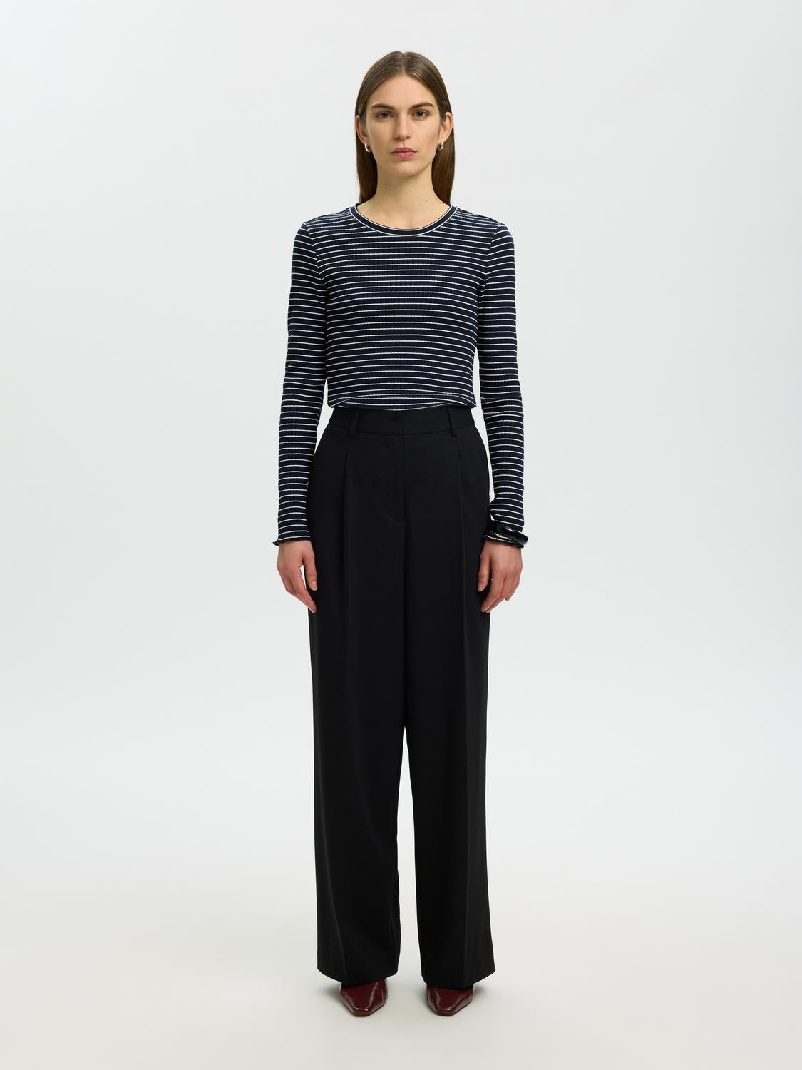 model_shot-front_full